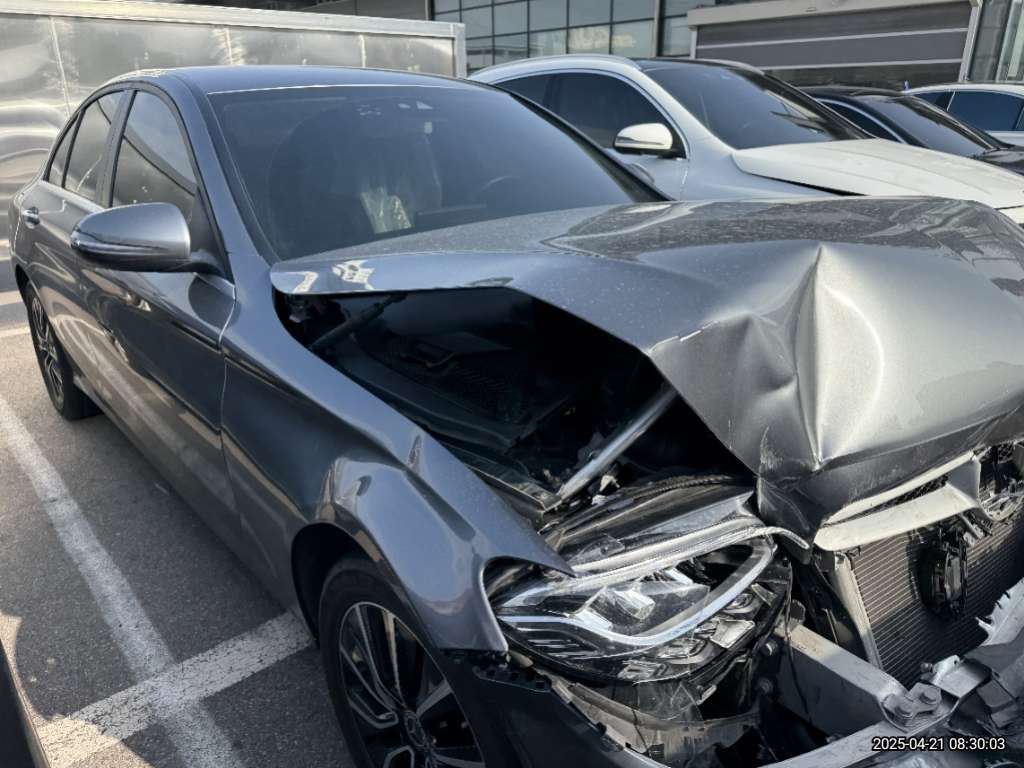 2020 Mercedes-Benz C200, photograph 5