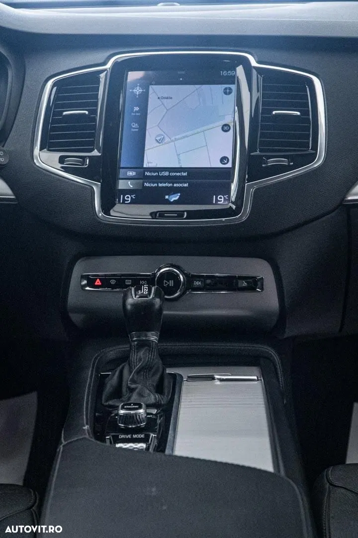 2016 Volvo XC 90 D5 AWD Momentum, photograph 4