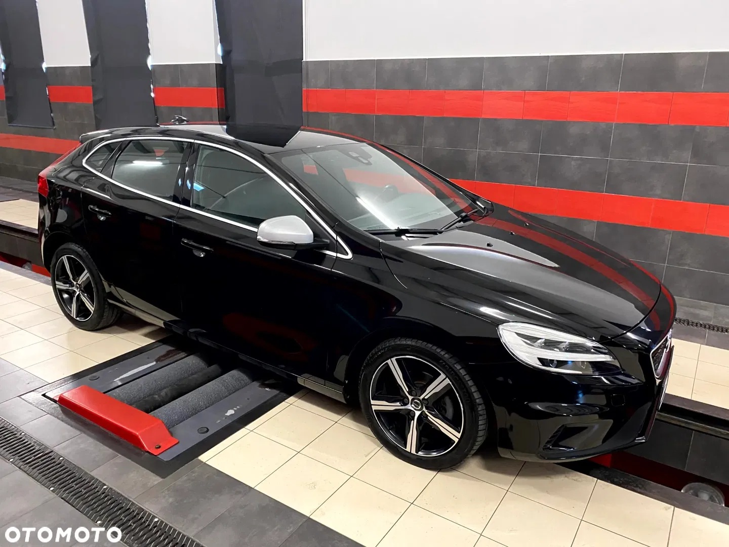 2017 Volvo V40 D2 Drive-E SCR R-Design Momentum, photograph 5