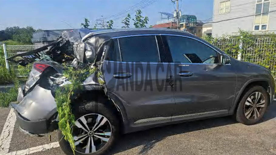 2021 Mercedes-Benz GLA220, photograph 5