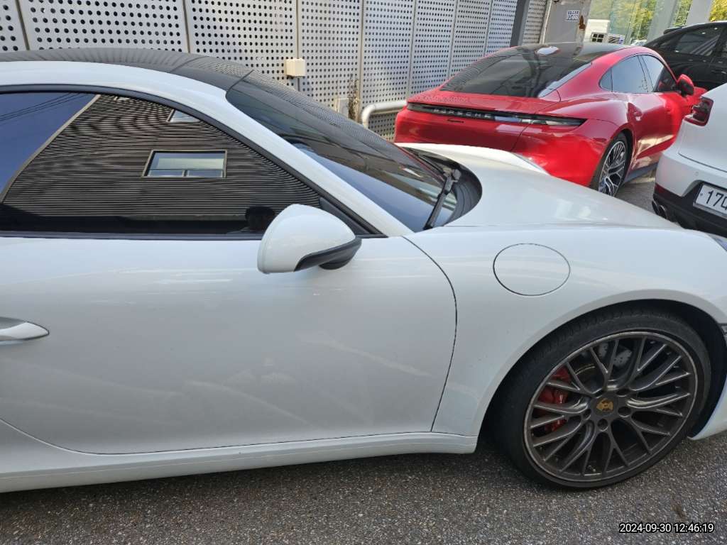 2017 Porsche 911 Carrera S, photograph 5