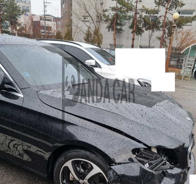 2020 Mercedes-Benz E 250, photograph 3