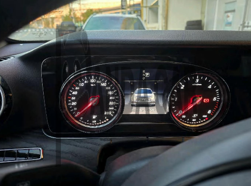 2017 Mercedes-Benz E220 d 4Matic, photograph 4