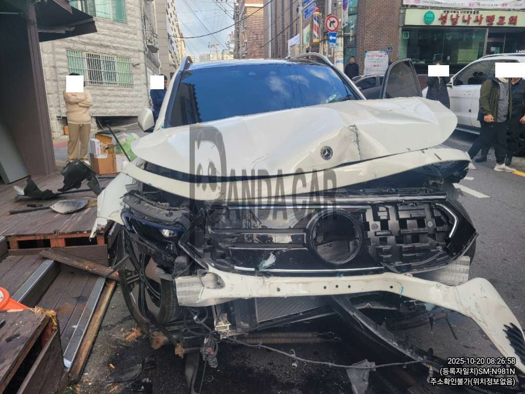 2024 Mercedes-Benz EQB300 4MATIC, photograph 1