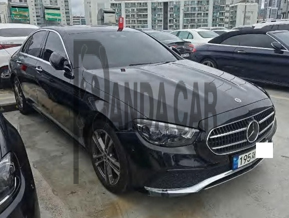 2022 Mercedes-Benz E350 4MATIC, photograph 4