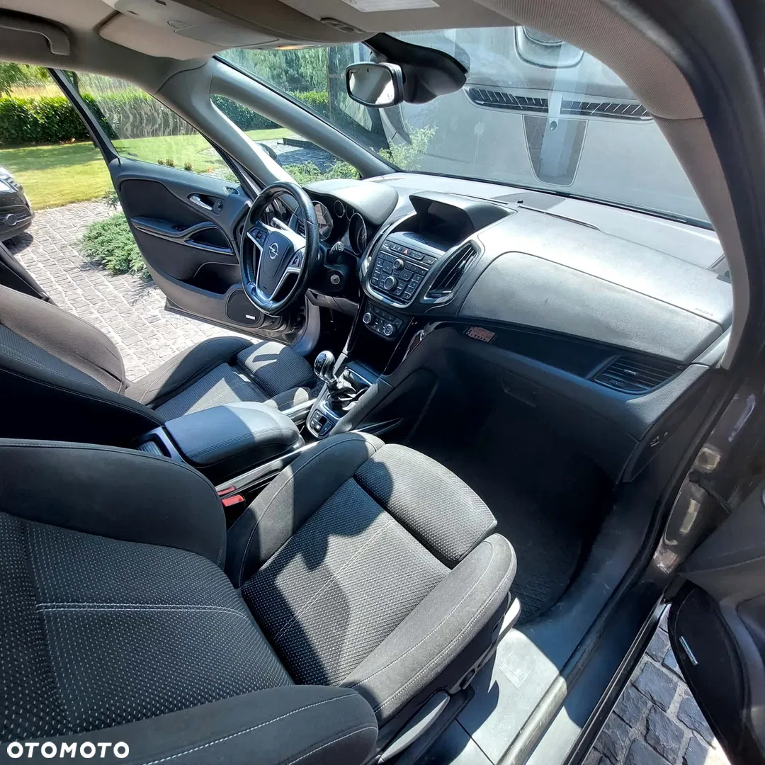 2016 Opel Zafira 2.0 CDTI Cosmo S&S, photograph 8