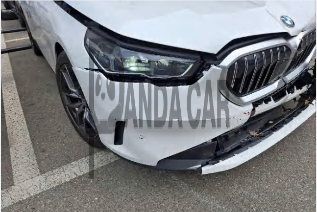 2025 BMW 520i, photograph 2