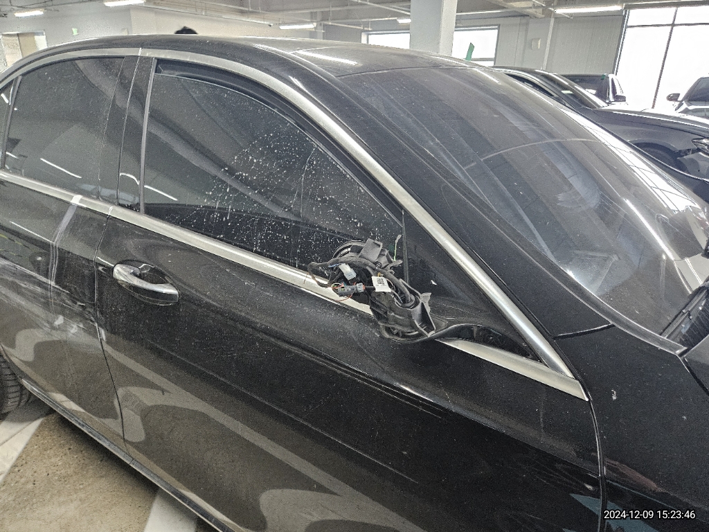 2023 Mercedes-Benz E450 4MATIC, photograph 2