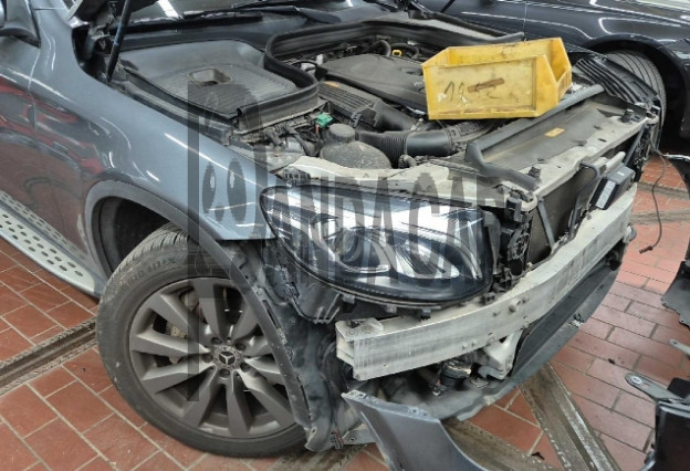 2019 Mercedes-Benz GLC350 e 4Matic, photograph 4
