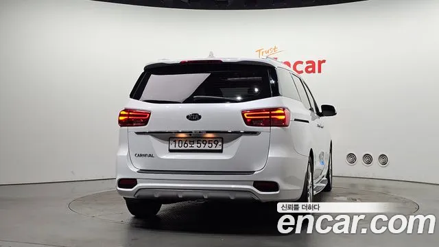 2018 Kia Canival 9-Seater Noblesse Special, photograph 1