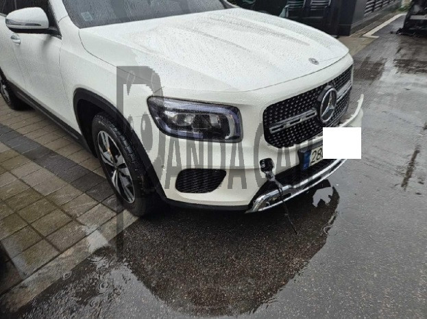2021 Mercedes-Benz GLB220, photograph 3