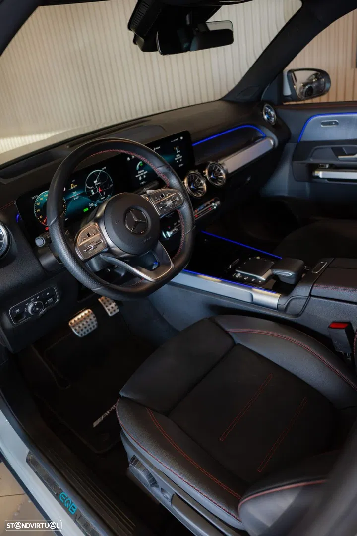 2022 Mercedes-Benz EQB 250 AMG Line, photograph 2