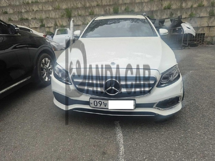 2019 Mercedes-Benz E220 d, photograph 1