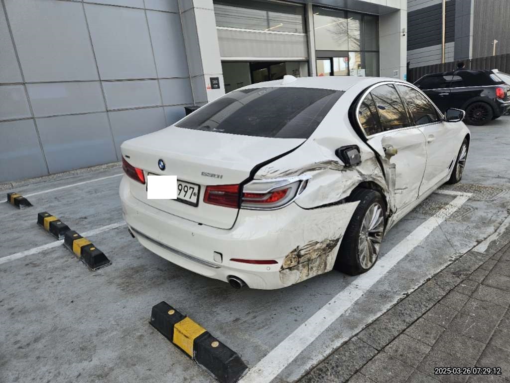 2019 BMW 530i xDrive Luxury, photograph 4
