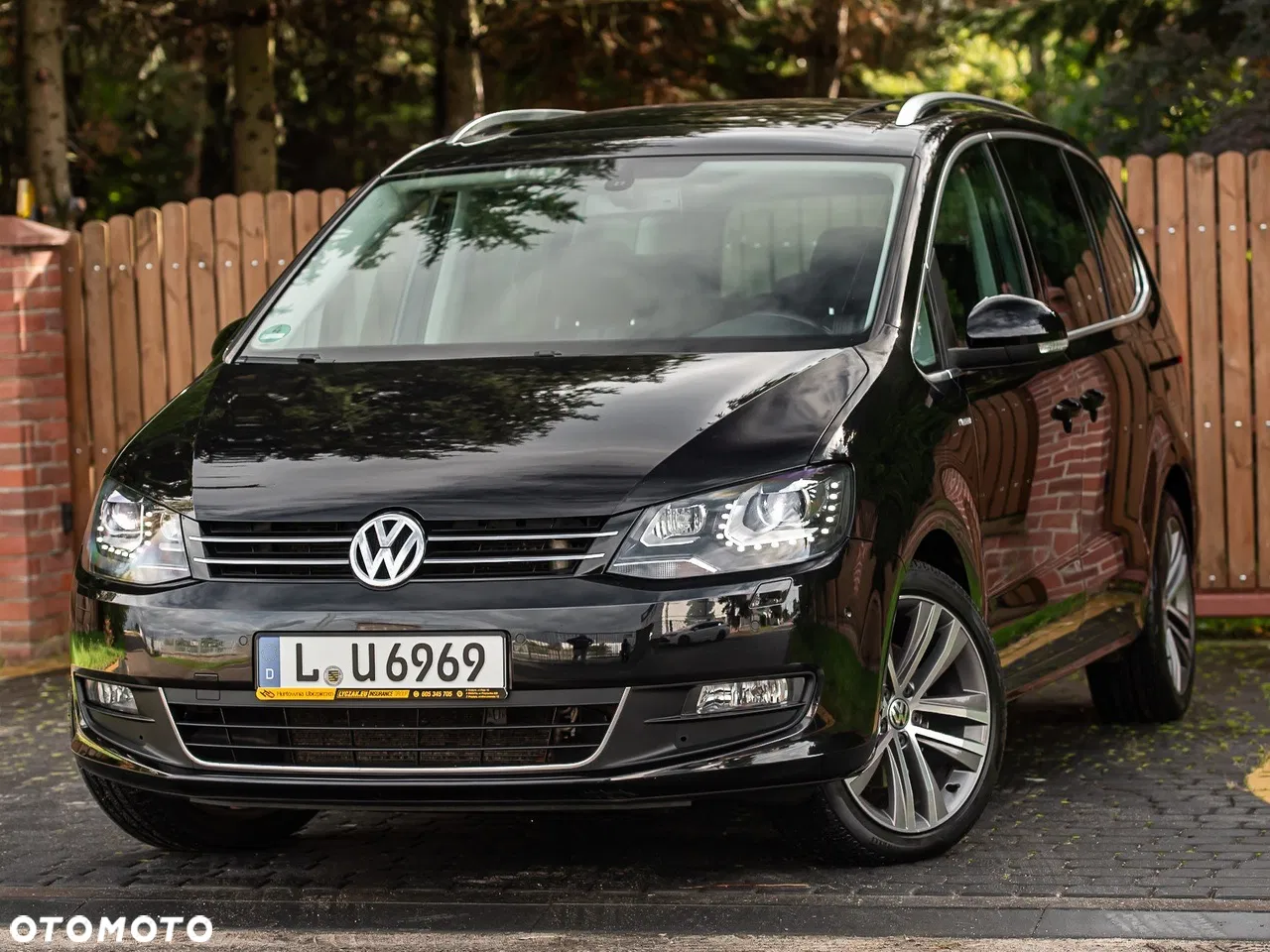 2012 Volkswagen Sharan 2.0 TDI BlueMotion Technology Match, photograph 3