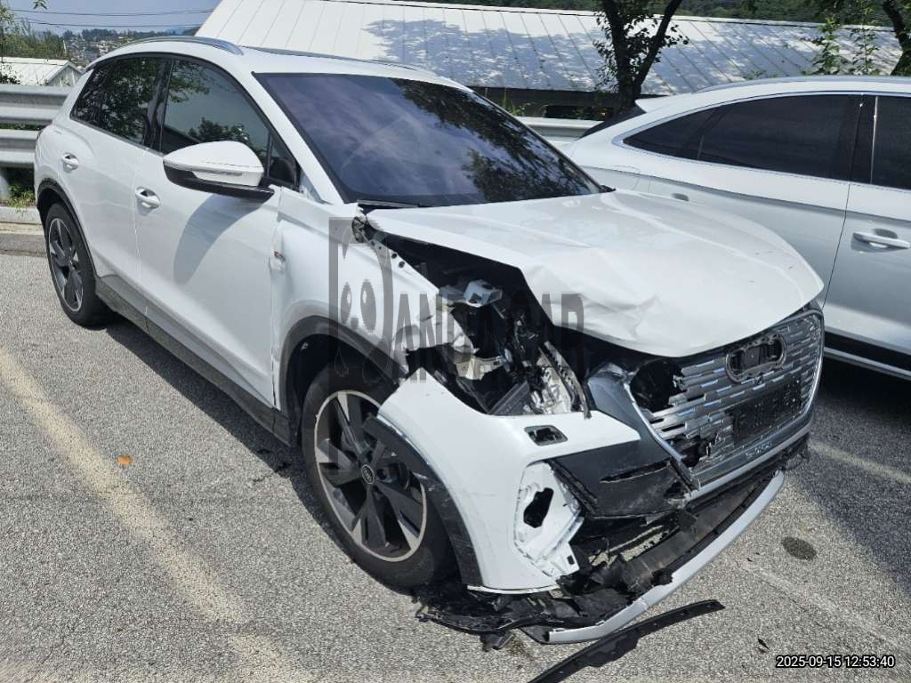 2023 Audi Q4 40 e-tron, photograph 4