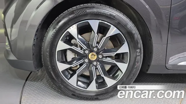 Kia Canival Diesel 7-Seater Signature — photo 1 of 20