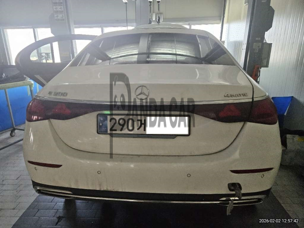 2025 Mercedes-Benz E 300 4MATIC, photograph 1