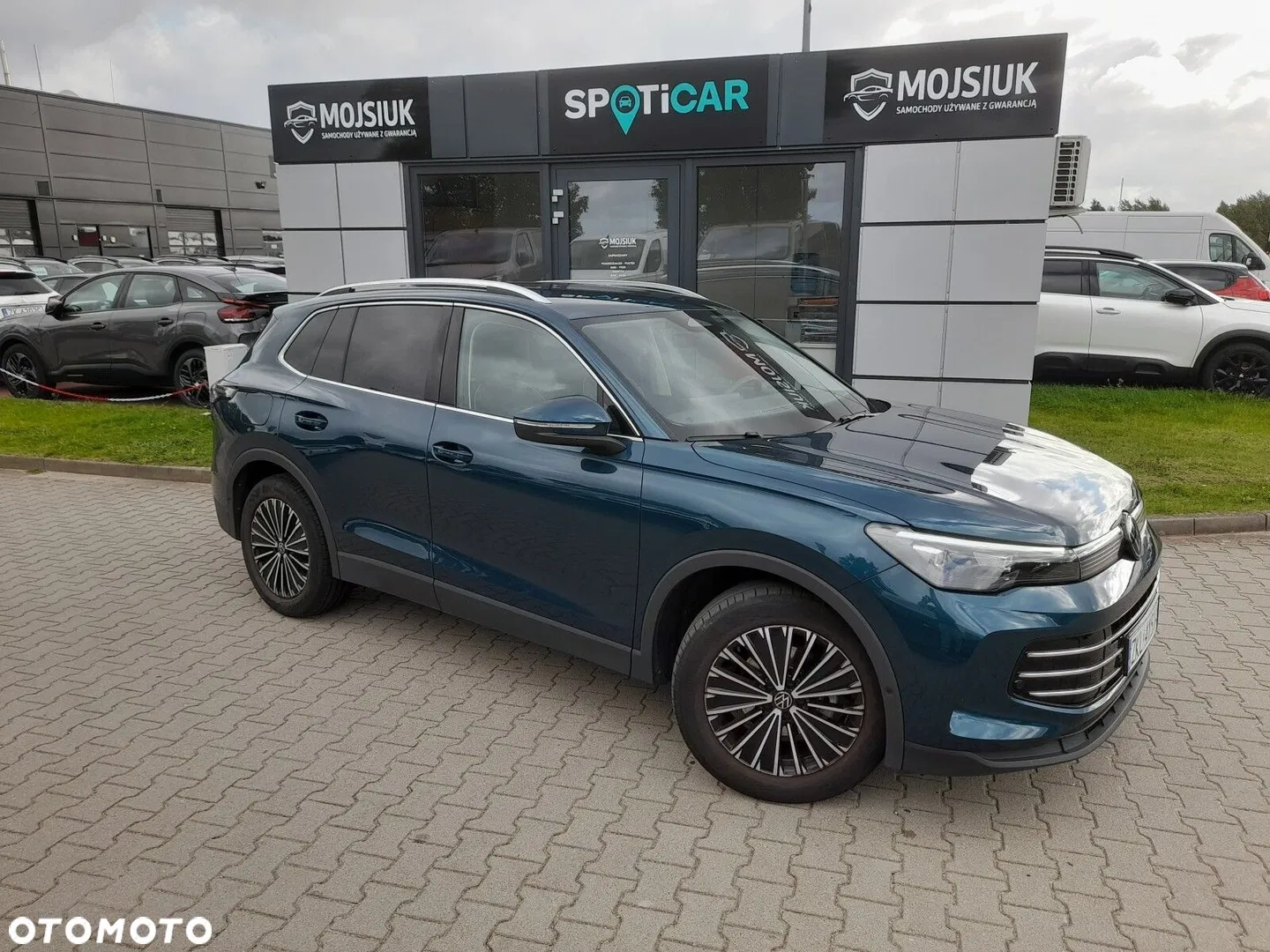 2024 Volkswagen Tiguan, photograph 3