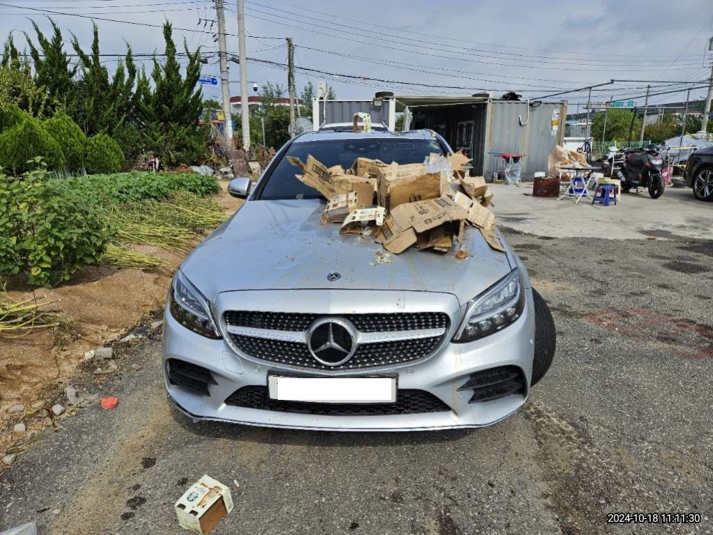 2021 Mercedes-Benz C200, photograph 1