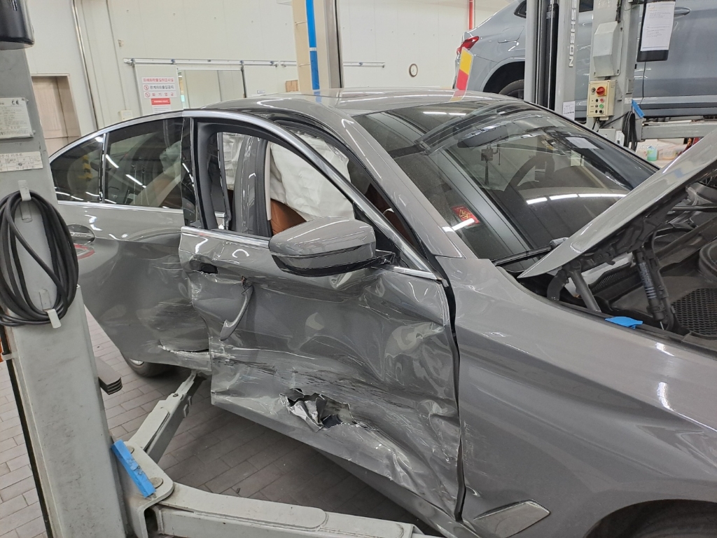 2021 BMW 520i, photograph 2