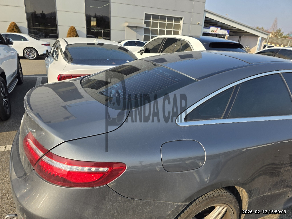 2017 Mercedes-Benz E220 d Coupe, photograph 4