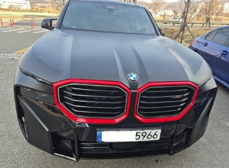 2023 BMW XM, photograph 1
