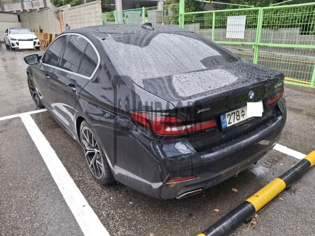 2021 BMW 530i xDrive, photograph 1