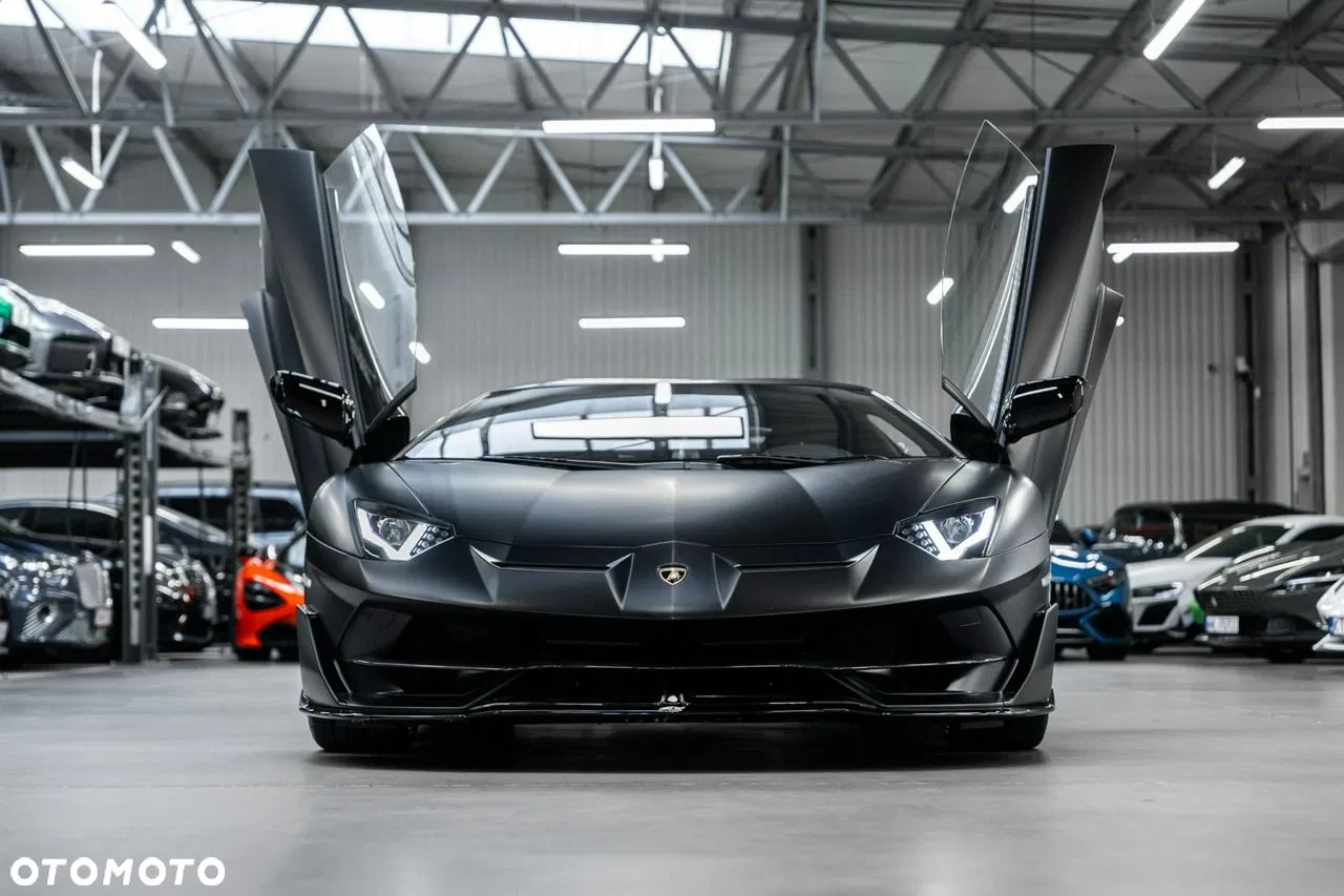 2019 Lamborghini Aventador SVJ, photograph 5