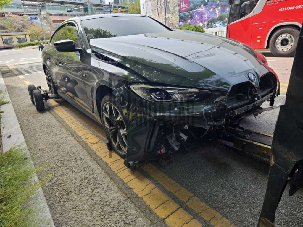 2022 BMW i4 eDrive40, photograph 2