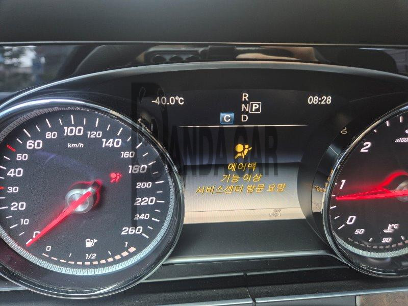 2017 Mercedes-Benz E220 d 4Matic, photograph 2