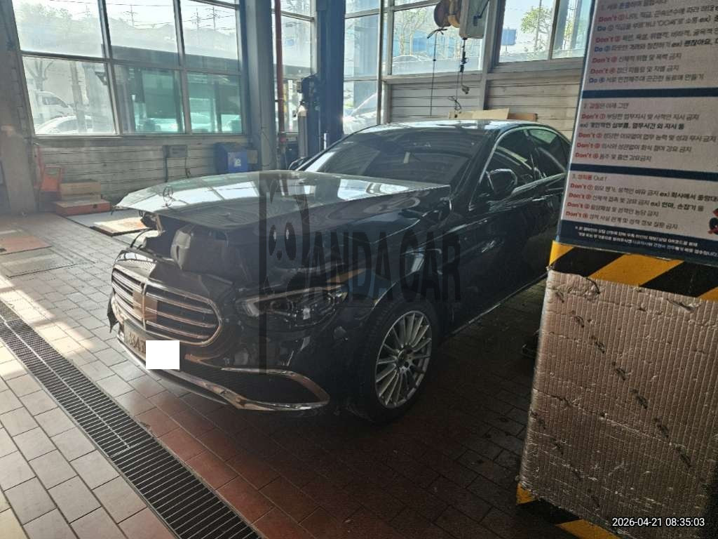 2022 Mercedes-Benz E250, photograph 2