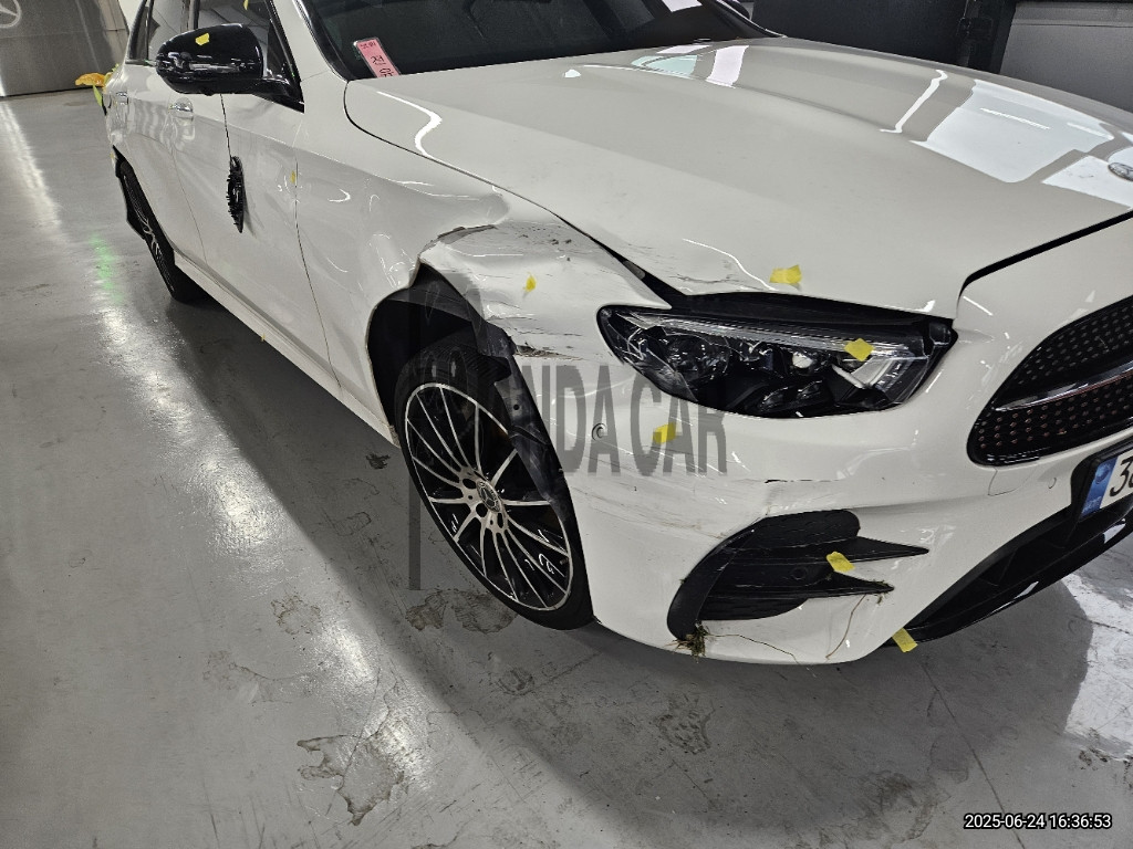 2023 Mercedes-Benz E350 4MATIC, photograph 2