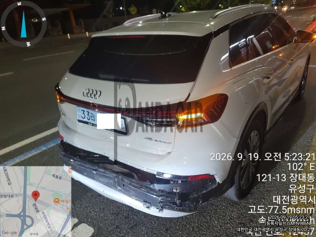 2026 Audi Q4 45 e-tron, photograph 3
