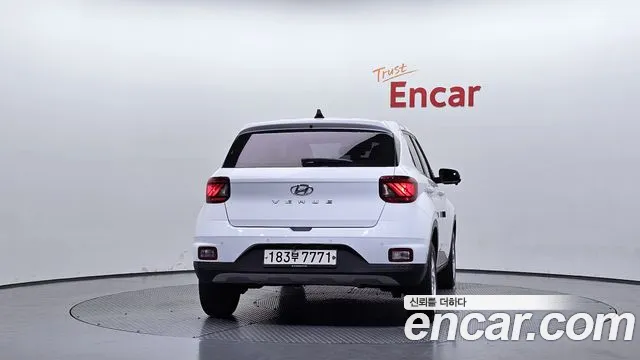 Hyundai Venue 1.6 Modern — photo 1 of 20