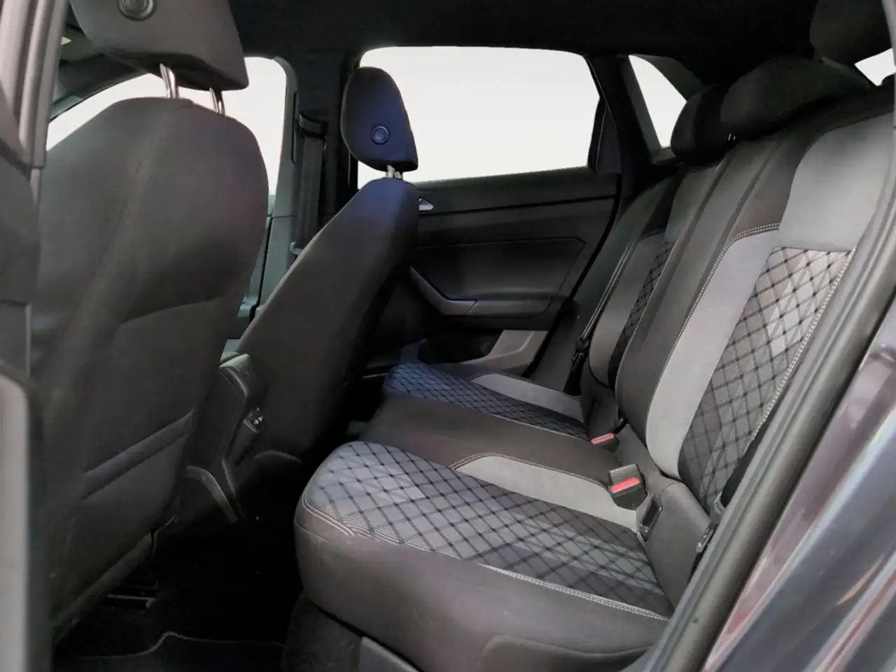 2022 Volkswagen Polo 1.0 TSI R-Line 70kW, photograph 12