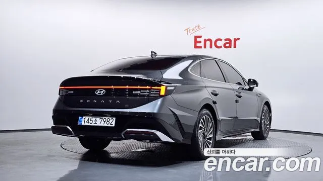 2026 Hyundai Sonata Exclusive, photograph 8