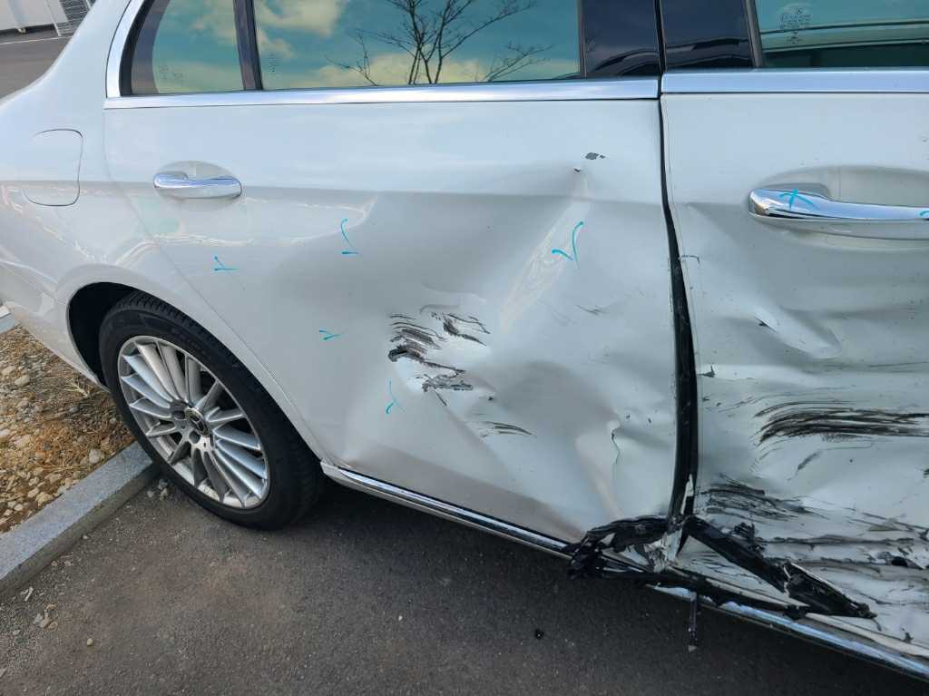 2021 Mercedes-Benz E220 d 4MATIC, photograph 3