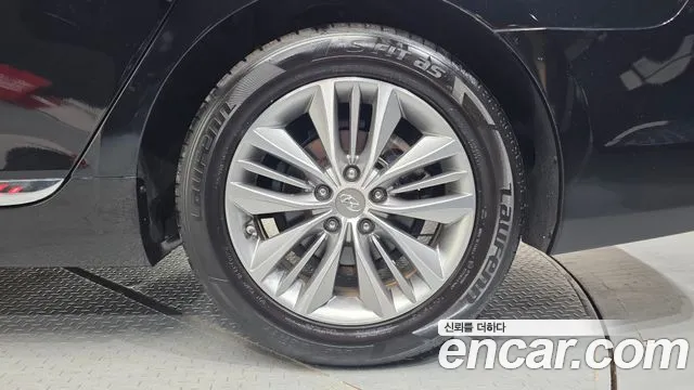 Hyundai Grandeur HG240 Modern Collection — photo 1 of 31