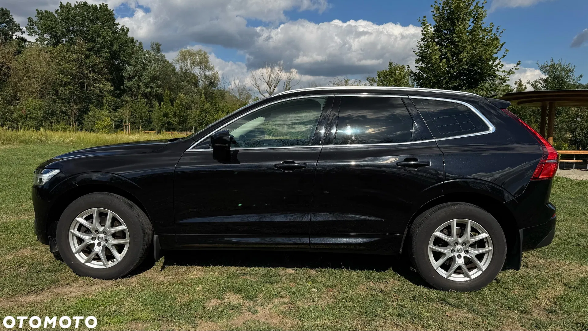 2020 Volvo XC 60 D4 Momentum, photograph 3