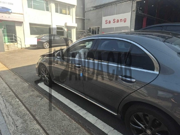2017 Mercedes-Benz E300, photograph 4