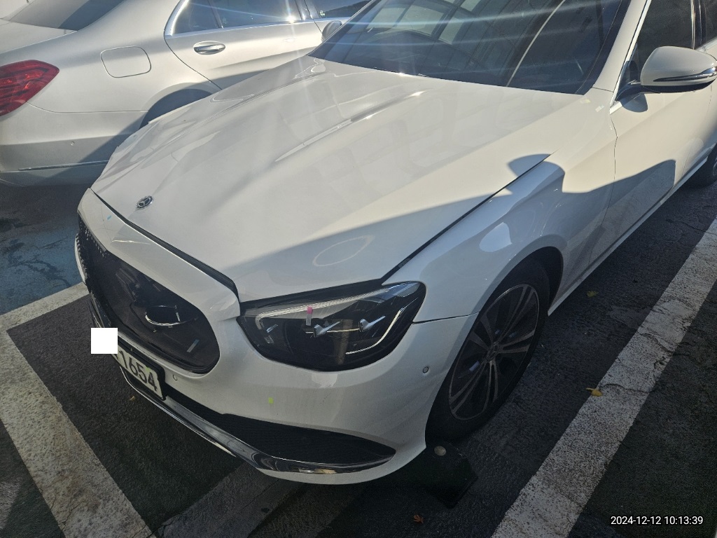 2021 Mercedes-Benz E250, photograph 3