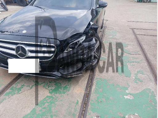 2017 Mercedes-Benz E300, photograph 3