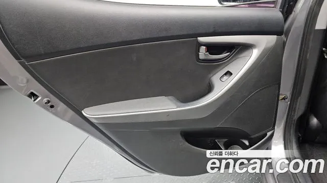 Hyundai AVANTE 1.6 GDi Smart — photo 1 of 30