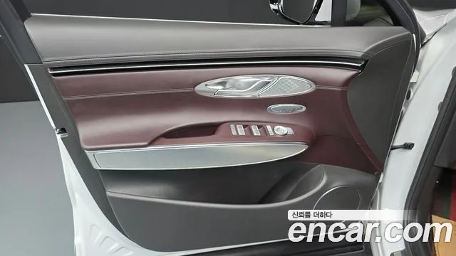 Genesis GV70 2.2 Diesel AWD — photo 1 of 31