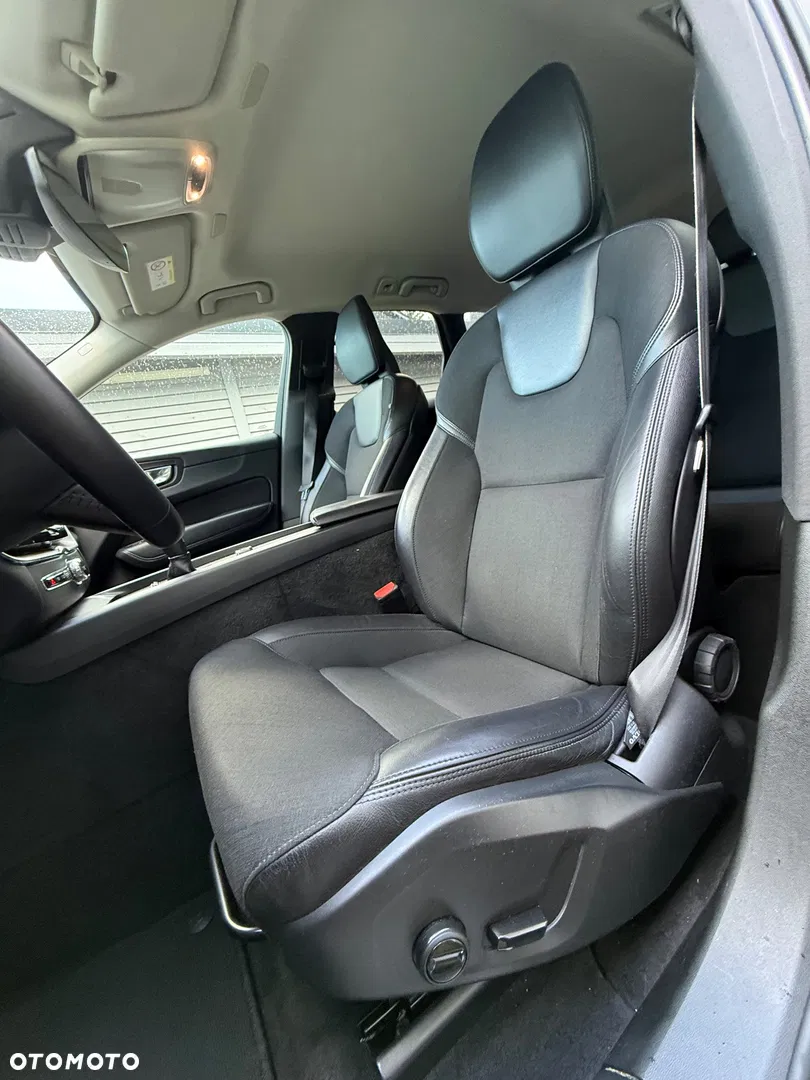 2020 Volvo XC 60 D3 Momentum Pro, photograph 8
