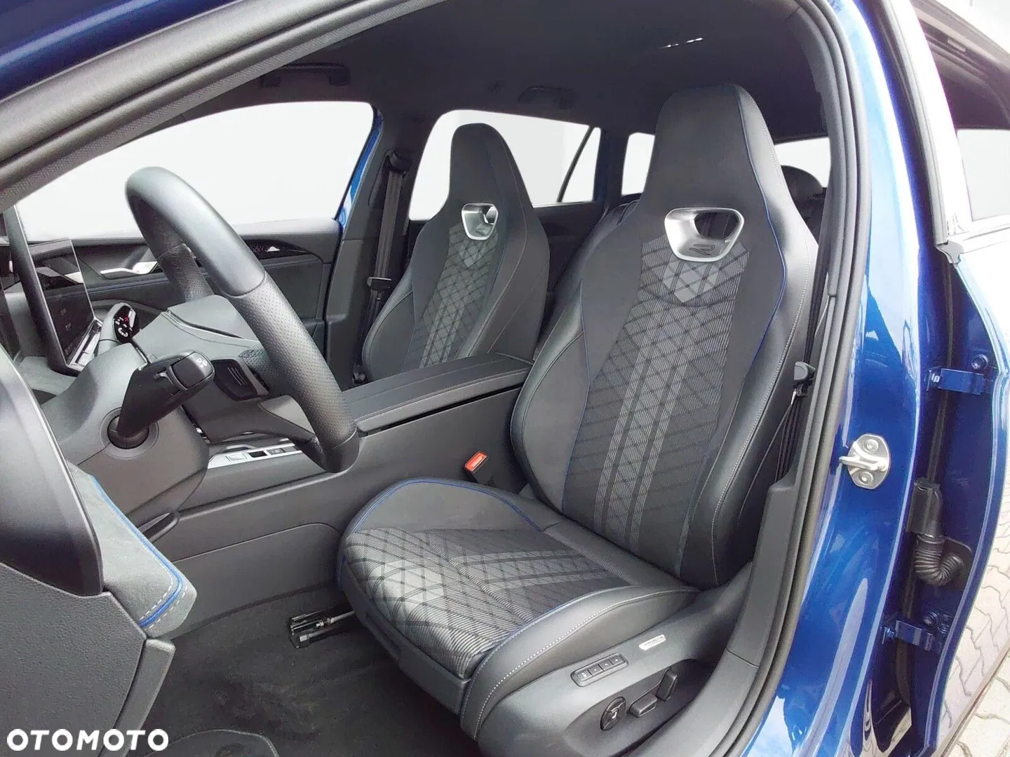 2025 Volkswagen Passat 2.0 TDI SCR Style DSG, photograph 10