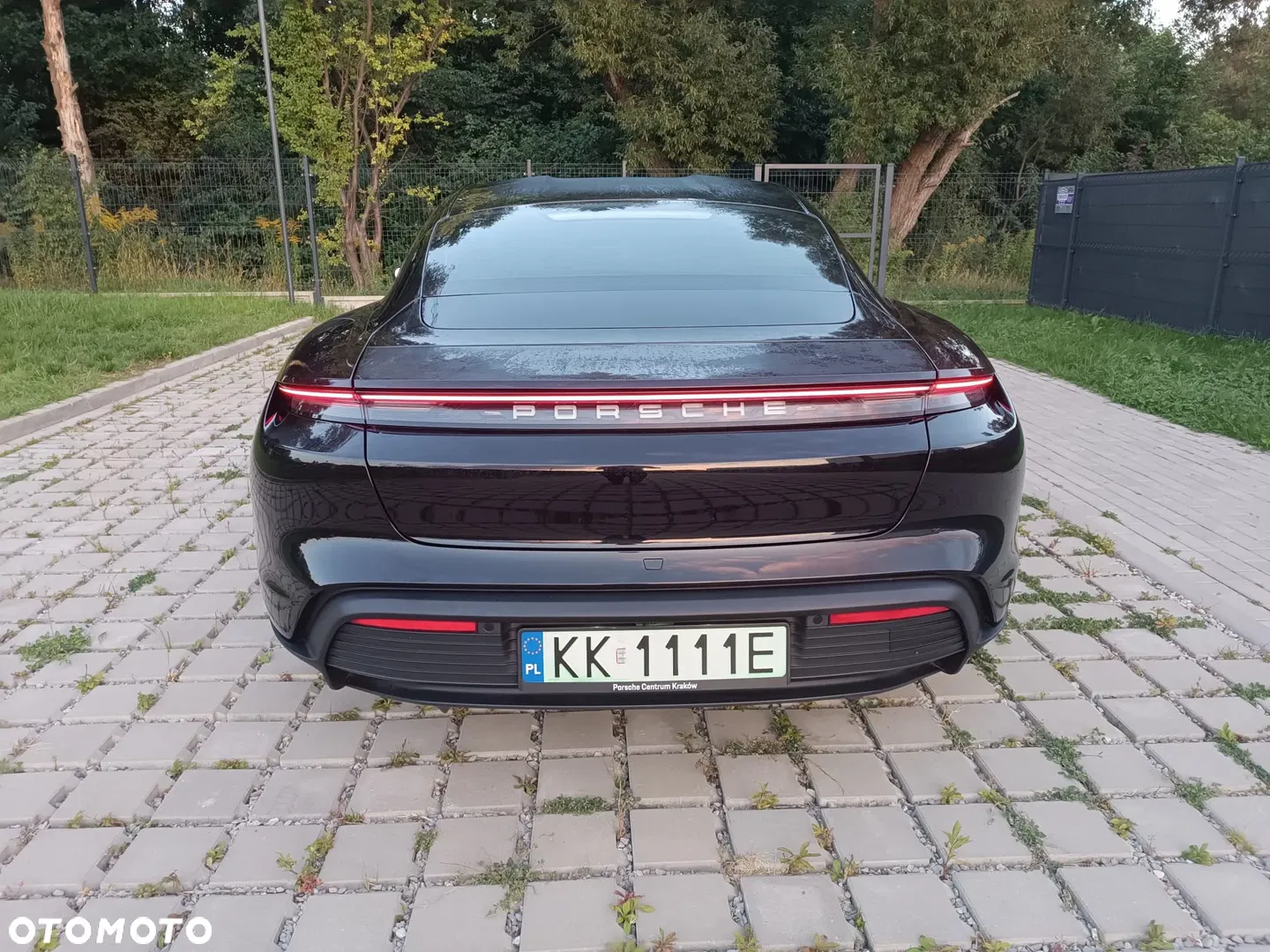 2023 Porsche Taycan, photograph 5