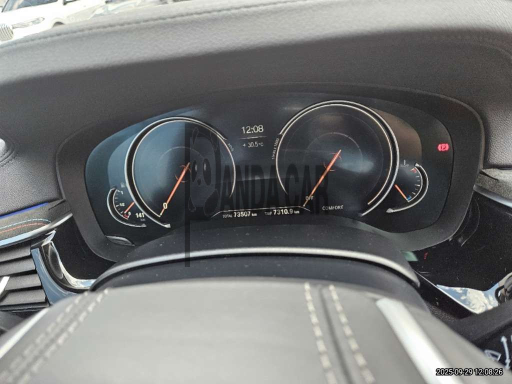 2018 BMW 520i, photograph 2