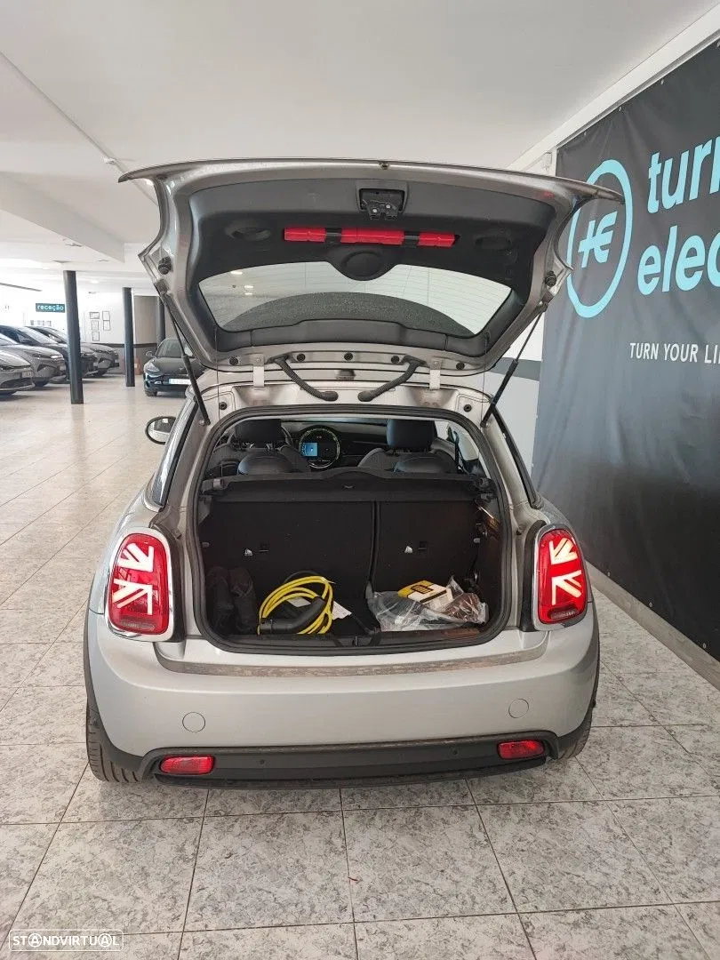 2023 MINI 3 Portas Cooper SE, photograph 6